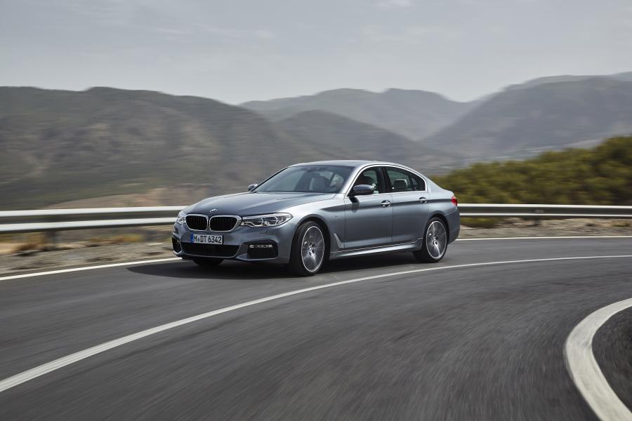  BMW 540i Sedan M Sport 2017 года  (WW) (фото 38 из 98)